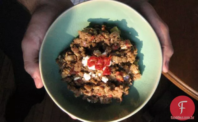 Salada de lentilha com tomates secos ao sol e queijo Feta