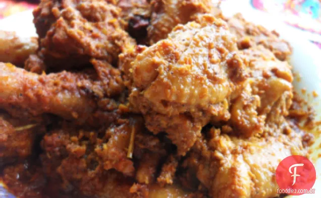 Asas de frango com curry de coco