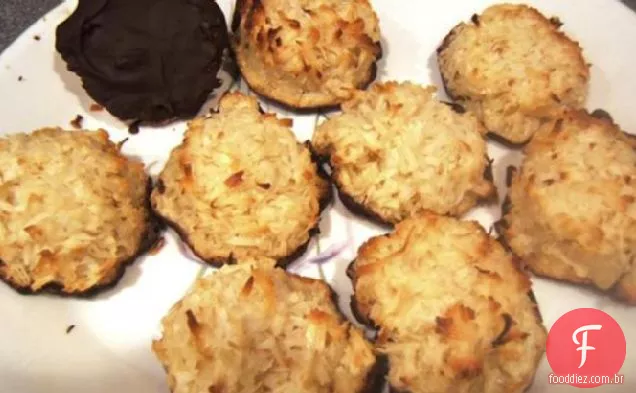 Macaroons De Coco Com Fundo Preto Jumbo