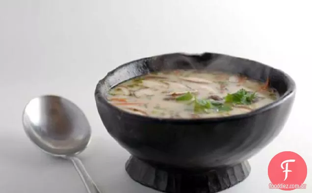 Sopa De Galinha De Coco