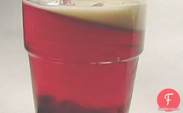 Chá Gelado De Hibisco E Rosa Mosqueta Com Suco De Cranberry