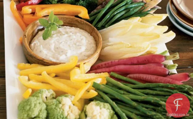 Prato de Crudité com Aioli de alho assado