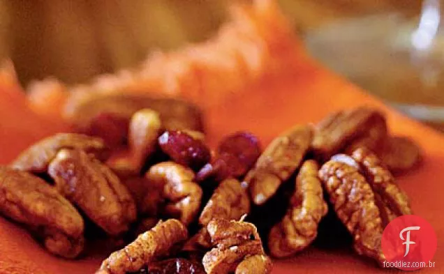 Laranja Chipotle-Spiced Pecan Mix