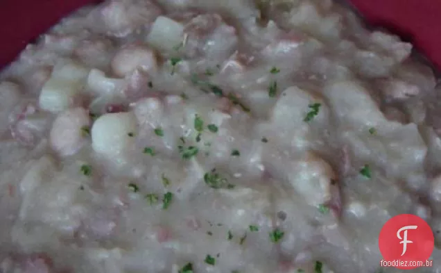 Sopa de feijão, batata e chucrute