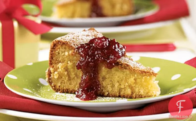 Torta de amêndoa com geléia de Cranberry