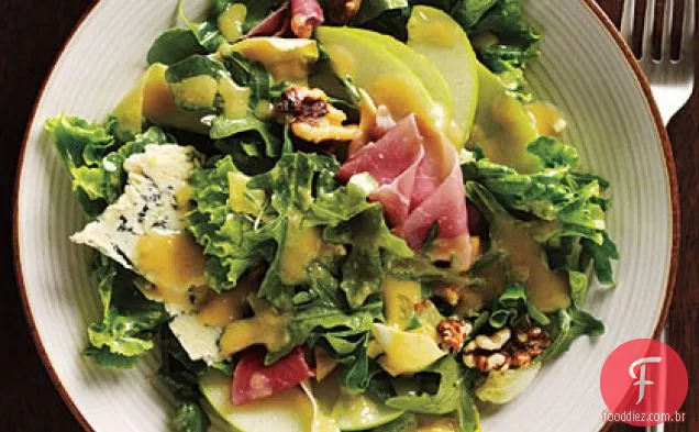 Salada de outono com maçãs, nozes e Stilton
