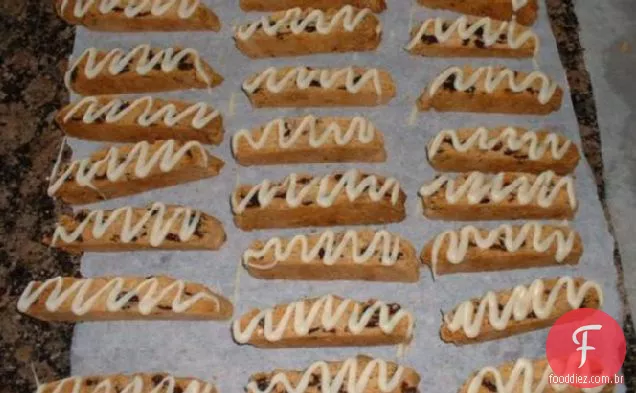 Biscoitos de Cranberry e amêndoa com chuvisco de Chocolate branco