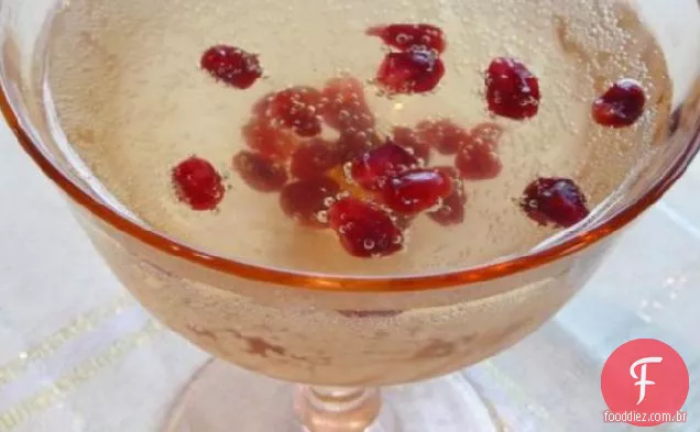 Romã Cranberry Champagne Cocktail