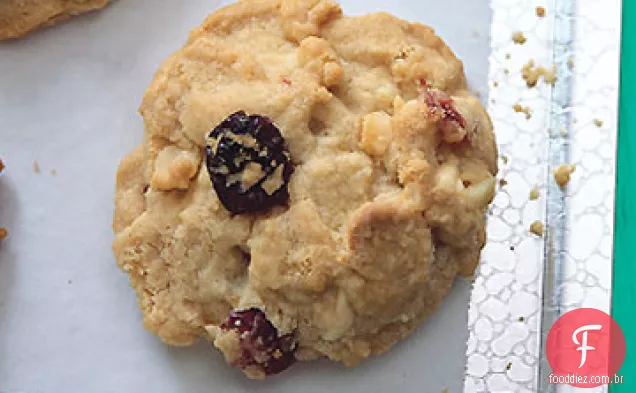 Biscoitos de chocolate branco, Cranberry e macadâmia