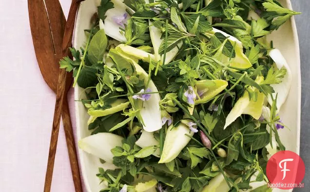 Salada de ervas e Endívia com molho cremoso de limão