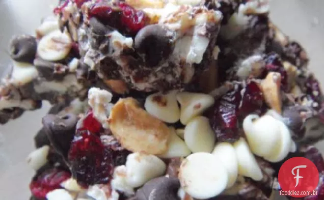 Cranberry Caju Chocolate Bark