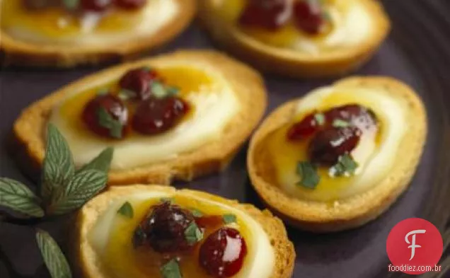 Crème De Brie ® Mango-Cranberry Crostini