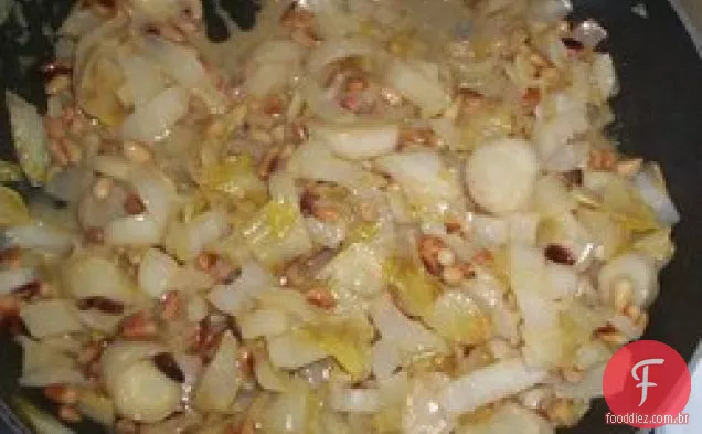 Salada Belga Quente De Endívia E Pinhão