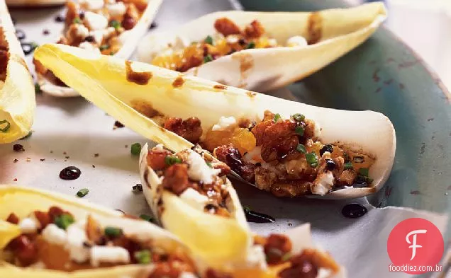 Endive recheado com queijo de cabra e nozes