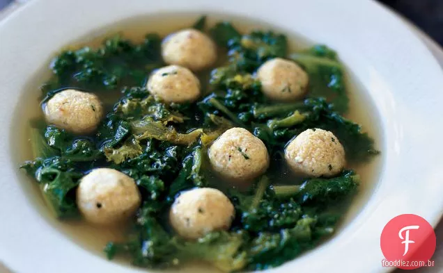Sopa de verduras amargas com bolinhos de queijo