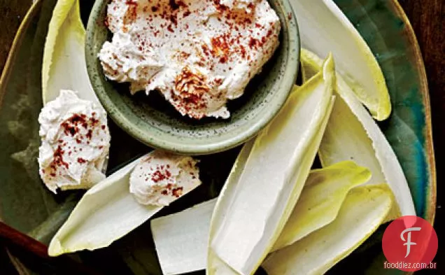 Endive lanças com queijo de cabra picante