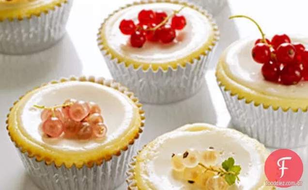 Cheesecake Cupcakes com cobertura de creme azedo