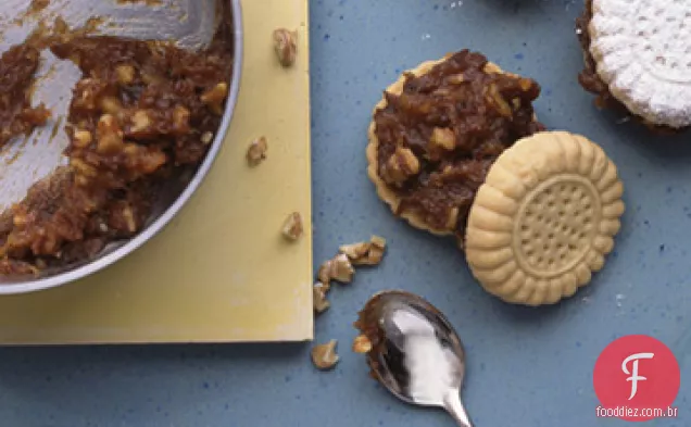 Biscoitos sanduíche de data e noz