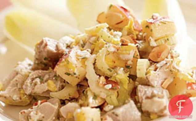 Salada de peru e queijo azul com estragão-vinagrete de mostarda