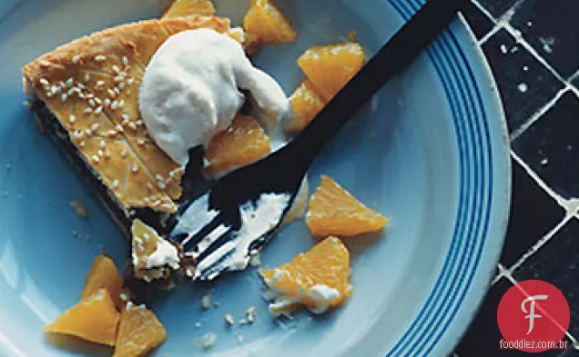 Torta de figo e gergelim com creme de laranja cardamomo