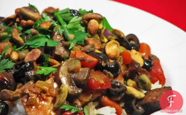 Tagine de frango com figos, azeitonas e pistache