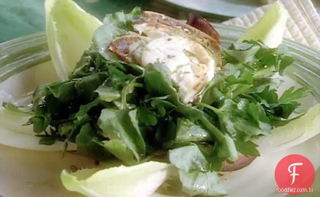 Salada quente de queijo de maçã e cabra