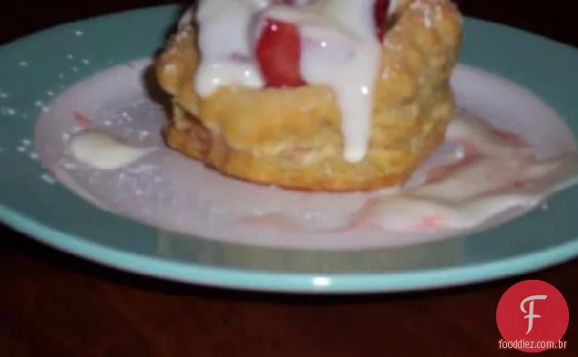 Bolos de morango com creme de limão