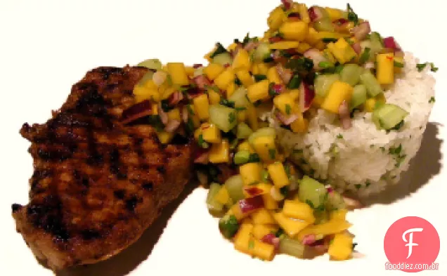 Costeletas De Porco Grelhadas Tropicais Com Salsa De Chutney De Manga