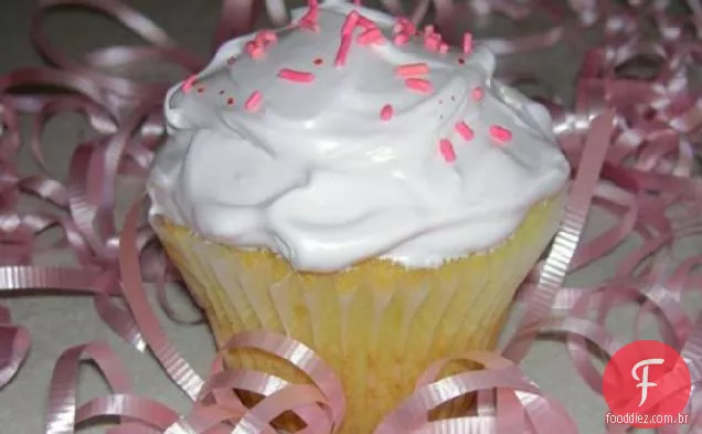 Bolo de aniversário de baunilha da Magnolia Bakery e geada