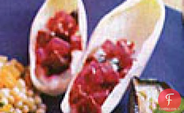 Beterraba E Jícama Em Endive Com Molho De Iogurte De Alho