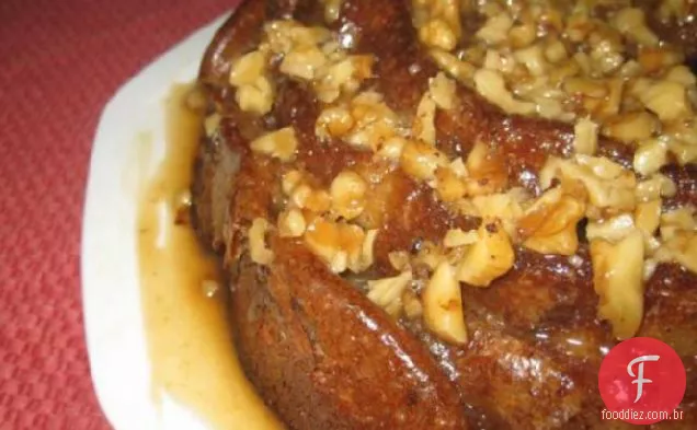 Pear Spice Bundt Bolo Com Cobertura De Praliné De Noz