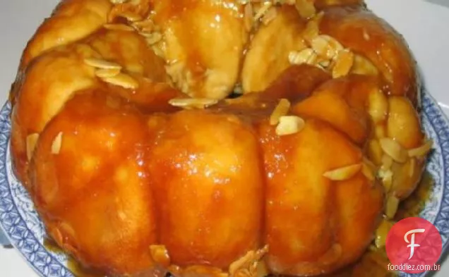Bolo Bundt fácil com sabores de amêndoa e baunilha