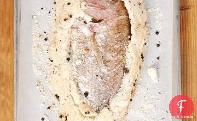 Pargo rosa com crosta de sal marinho com vinho gelado Nage