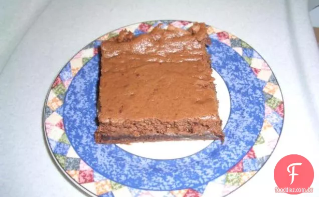 Bolo De Limão Com Recheio de limão e cobertura de manteiga de limão