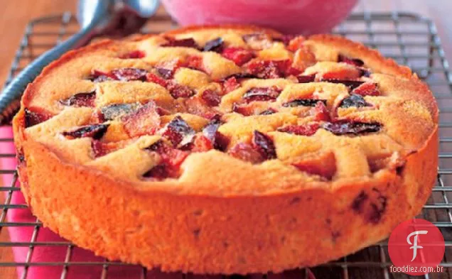 Bolo de ameixa-Fubá com sorvete de ameixa