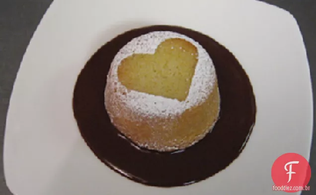 Bolos de amêndoa com molho de Maracujá de Chocolate