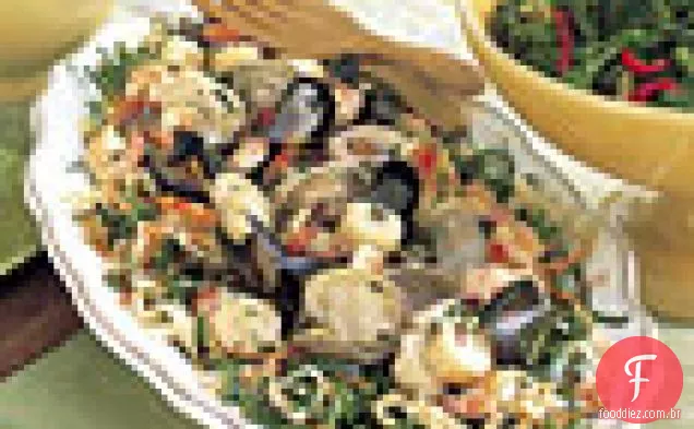 Salada de frutos do mar com couve verde Slaw