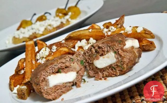 Biftekia Gemista (feta hambúrgueres recheados)