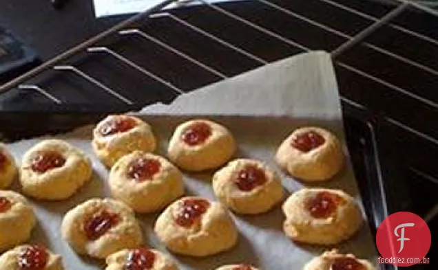 Trabalhando Hamentashen da mãe