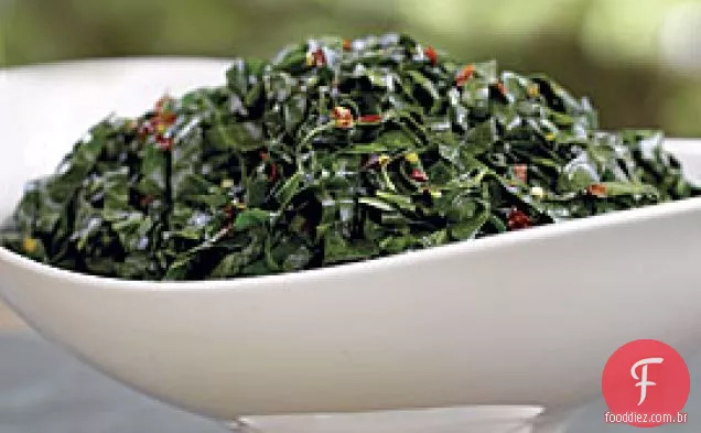 Fitas de Collard salteadas rapidamente