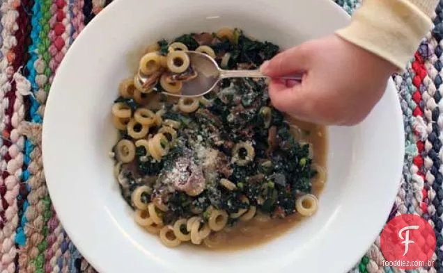 Almoço Rápido Macarrão Com Verduras, Cogumelos E Carnes