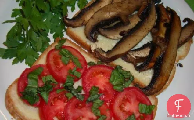 Cogumelo Portabella e Sanduíche de tomate