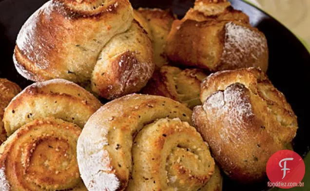 Não-amasse os rolos de parmesão e tomilho durante a noite