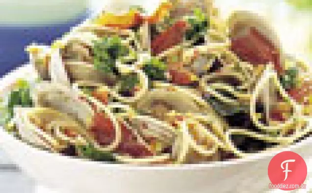 Amêijoas grelhadas com espaguete, Prosciutto e verdes mistos