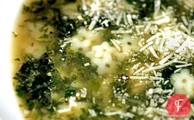 Sopa De Primavera De Verduras E Massas