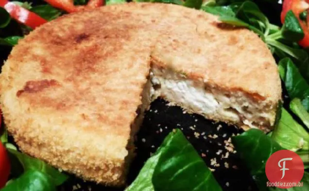 Suflês de queijo Feta com salada