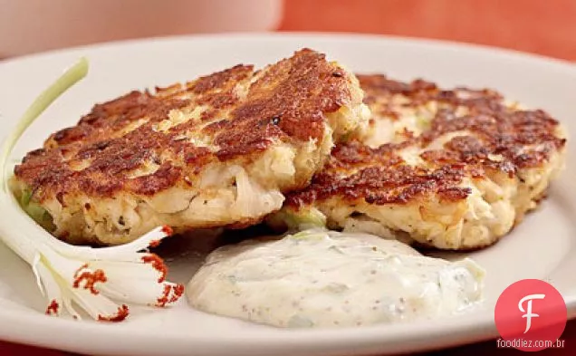 Bolos crioulos com molho Rémoulade doce e picante