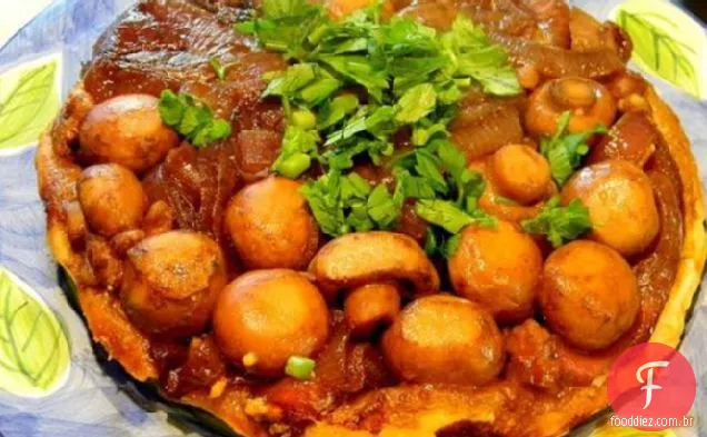 Cebola vermelha, cogumelo e queijo azul Tarte Tatin