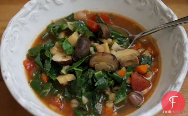 Receita Vegetariana De Sopa De Cevada Com Cogumelos