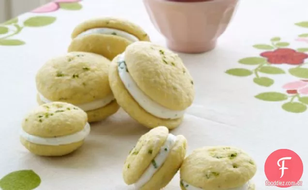 Jalapeño Cornbread Whoopie tortas com mel Buttercream